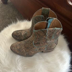 Women’s cowboy boots